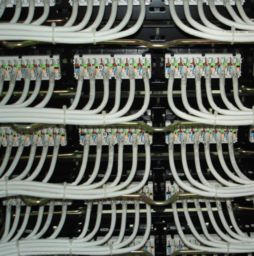 网络配线架理线与绑线美观实用指南